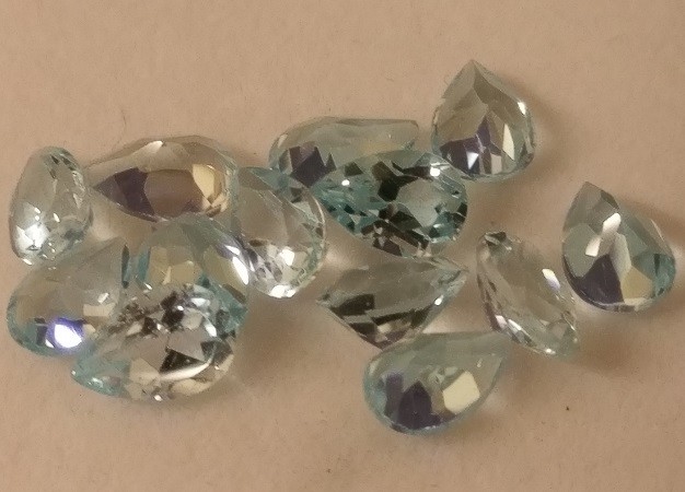 9mm x 6mm Pear-cut, Sky Blue Topaz Facets