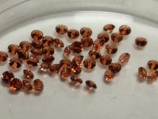 1ct Parcel of 1.5mm orange/brown garnet Facets