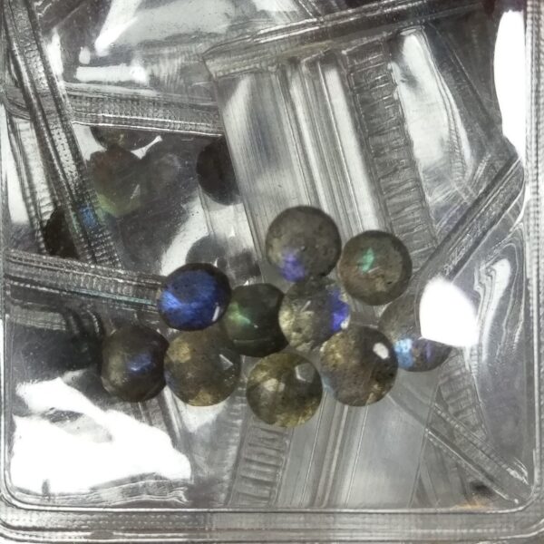 Pack of 10 faceted labradorite 5mm rounds