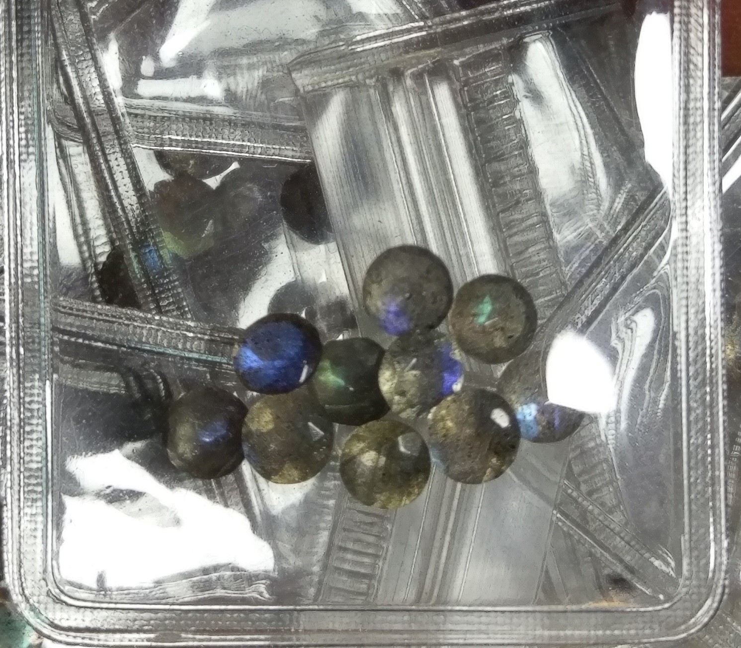 Pack of 10 faceted labradorite 5mm rounds