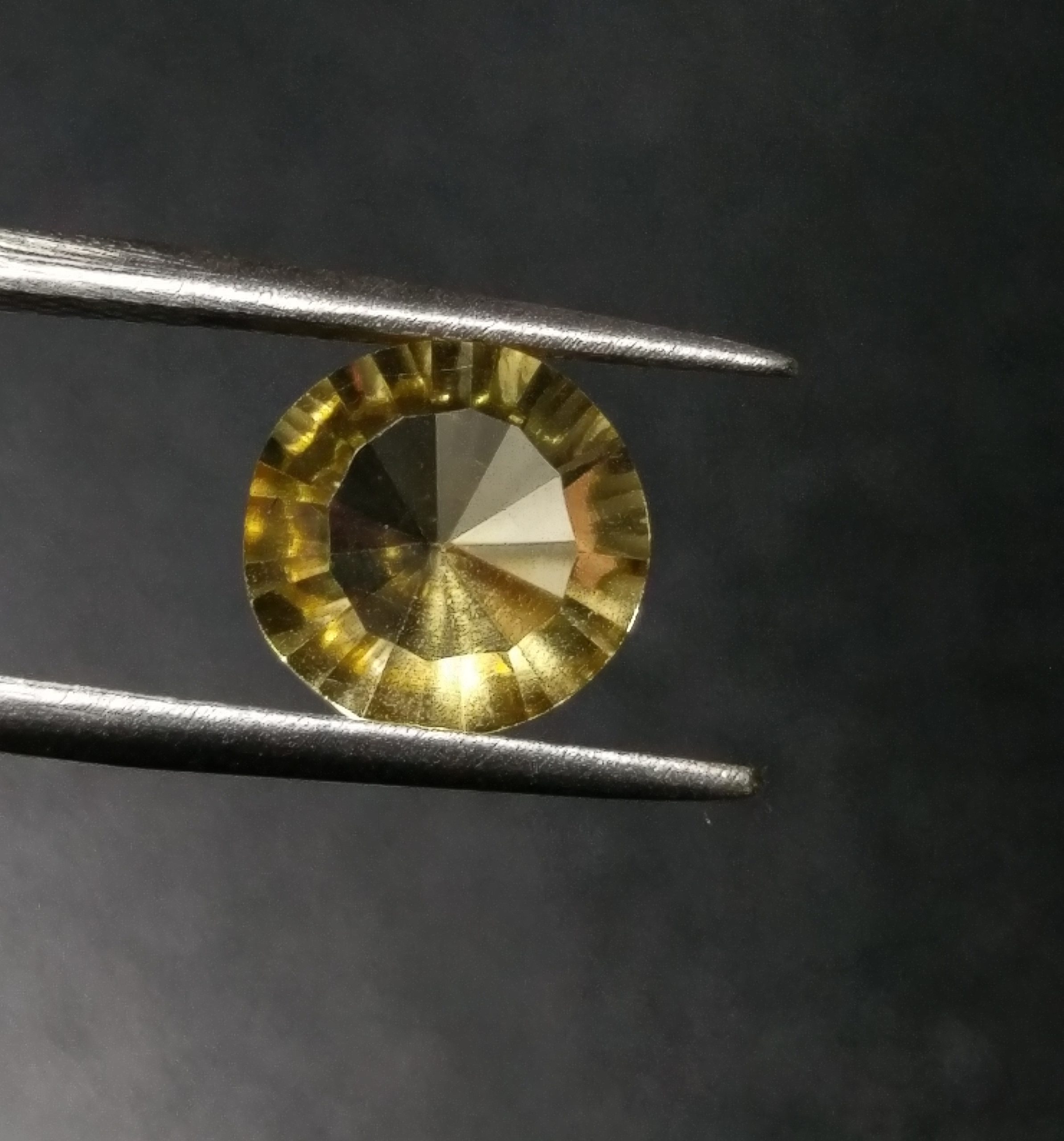 8mm round Citrine fantasy cut 020
