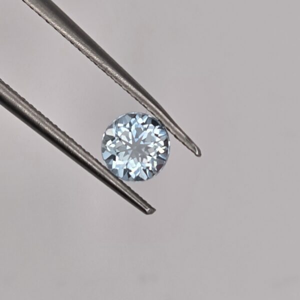 5mm round-cut, Sky Blue Topaz Facets
