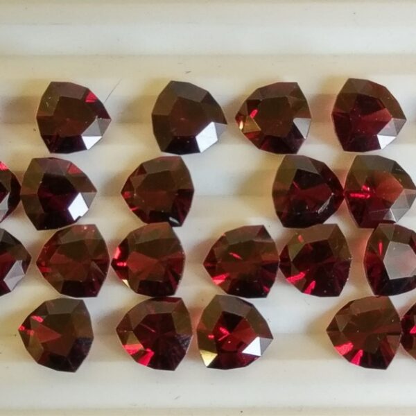 8mm dodecahedron trillion-cut Mozambique garnet facet