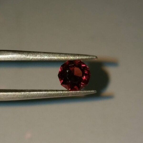 6mm decagon-cut Mozambique garnet facet