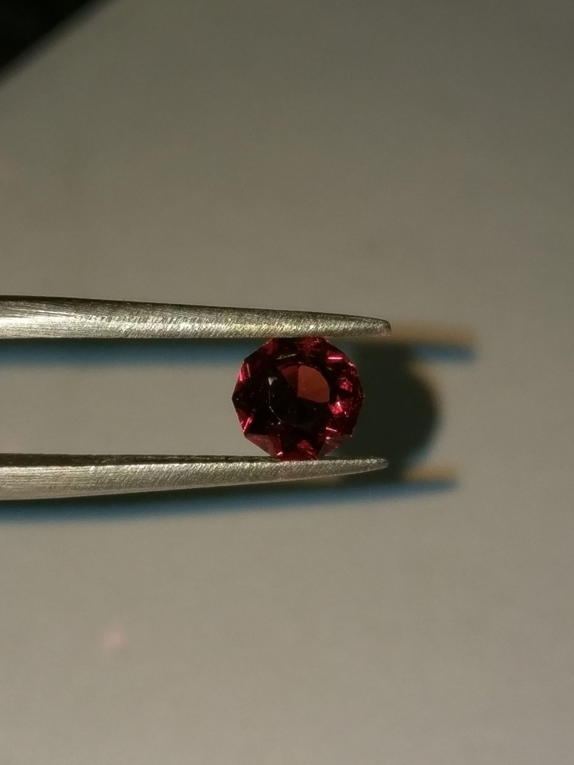 6mm decagon-cut Mozambique garnet facet