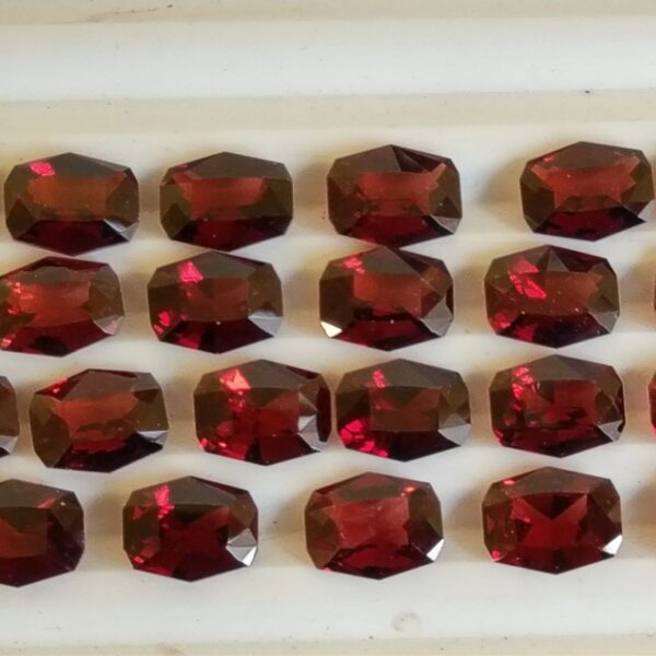 9x7mm scissor-cut Mozambique garnet facet