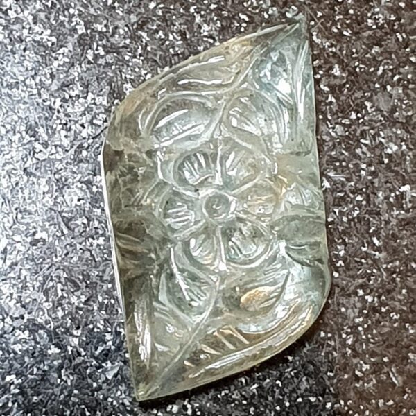 29.3mm x 17.8mm x 6.2mm Vietnamese aquamarine carving