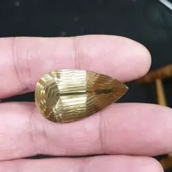 Your precious gems A huge Brazilian honey quartz facet. 34x19x12mm