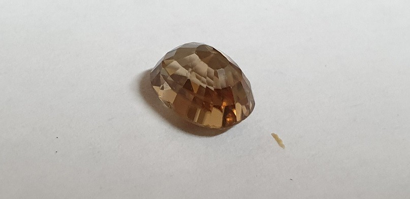 7.4x5.8x4.6mm Sri-Lankan zircon facet - Image 2