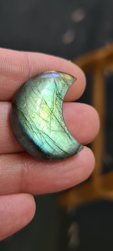 32x25mm Labradorite moon