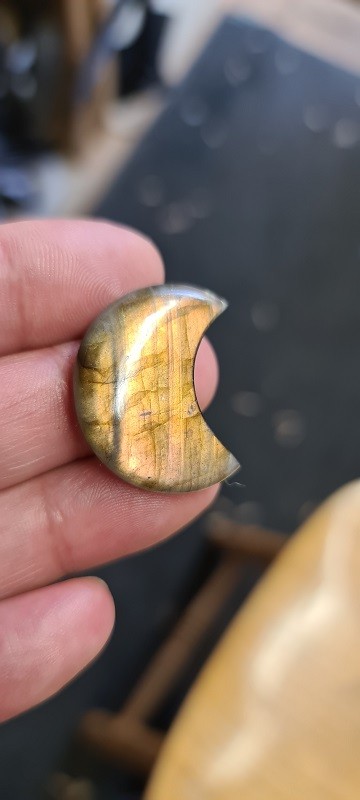 32x24mm Labradorite moon