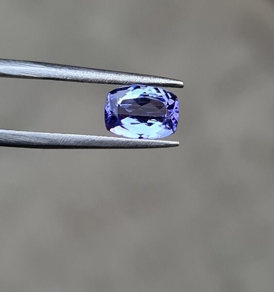7.95x5.73x3.27mm Cushion Cut Tanzanite Faceted Loose Stone for Custom Rings