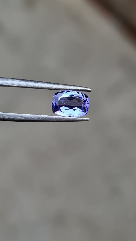 7.95x5.73x3.27mm Cushion Cut Tanzanite Faceted Loose Stone for Custom Rings