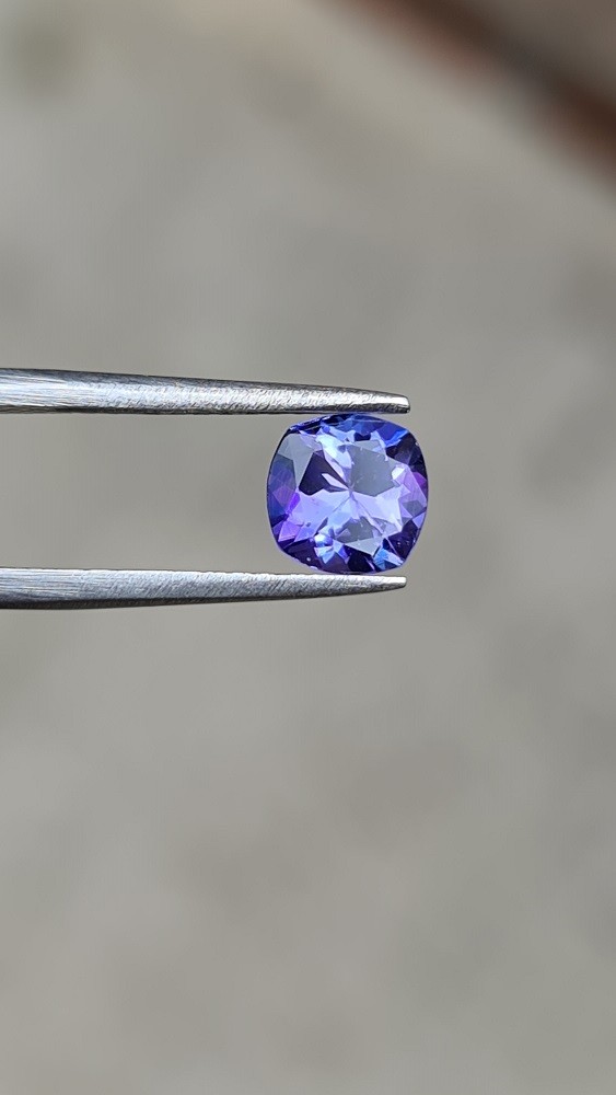 6.89x6.87x4.3mm Cushion Cut Tanzanite Faceted Loose Stone for Custom Rings