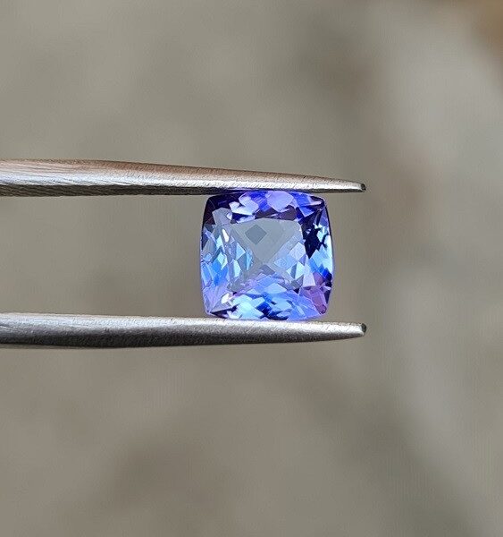 7.95x7.92x4.5mm Cushion Cut Tanzanite Faceted Loose Stone for Custom Rings