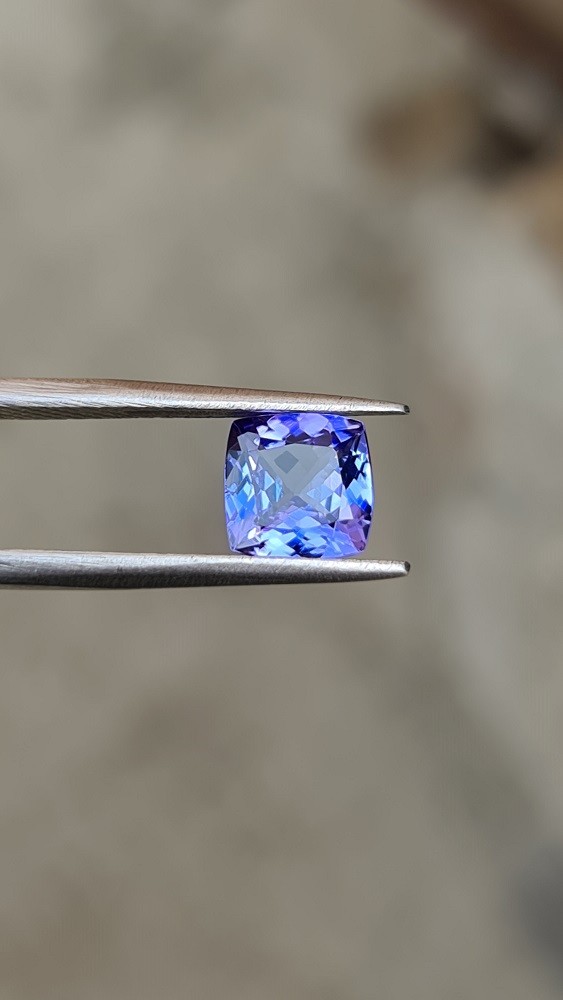 7.95x7.92x4.5mm Cushion Cut Tanzanite Faceted Loose Stone for Custom Rings