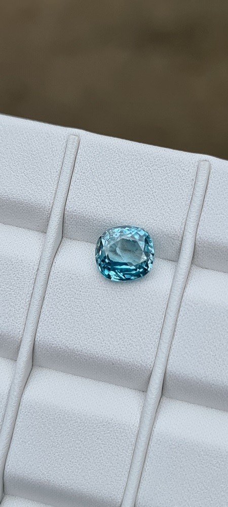 7.9x7.4x5.1mm Sri-Lankan zircon facet