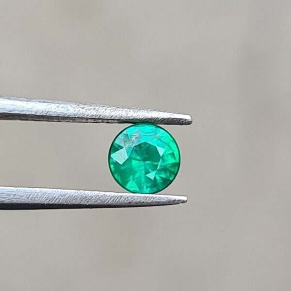1x 5.77mm Round Brilliant Cut Brazilian Emerald for Solitaire Rings