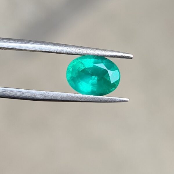 9x7mm Oval Brazilian Emerald Facet AA Grade for Bespoke Engagement Rings