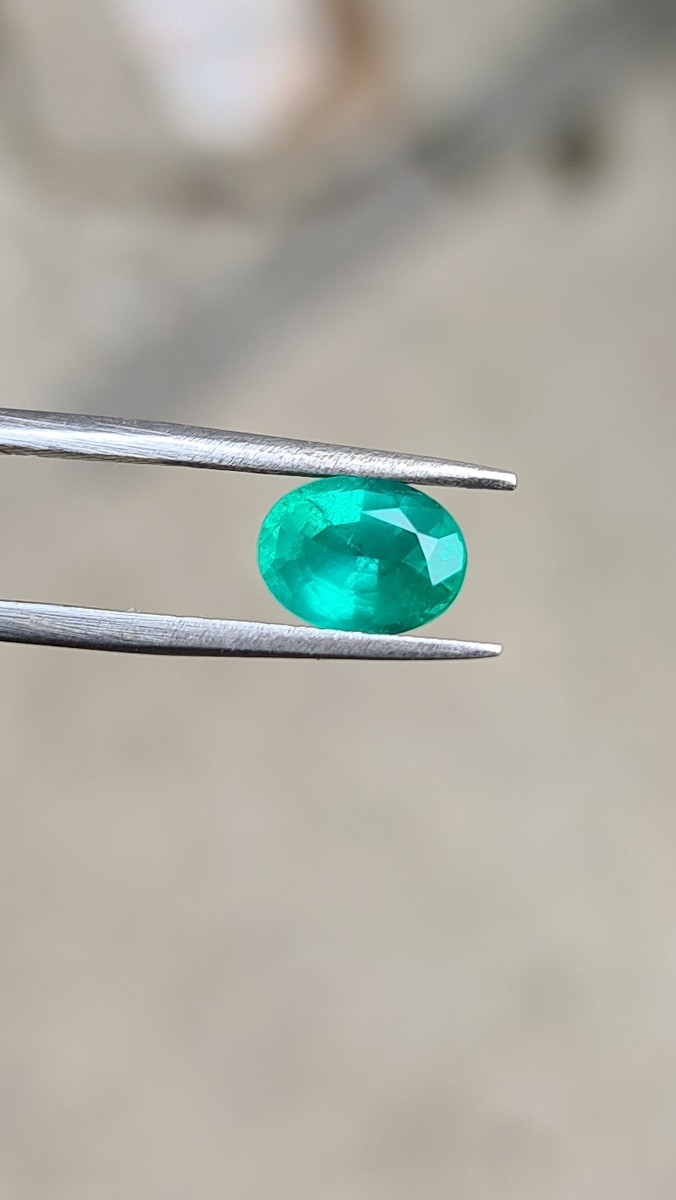 9x7mm Oval Brazilian Emerald Facet AA Grade for Bespoke Engagement Rings