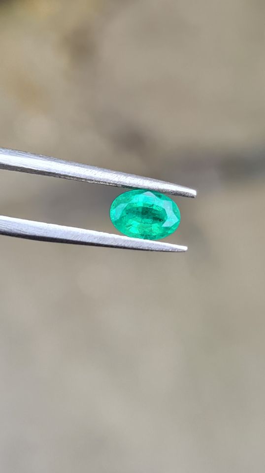 1x 6.75x4.75mm Oval Cut Brazilian Emerald Faceted Stone for Custom Rings