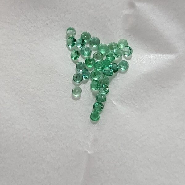 30x 1mm diamond-cut Zambian emerald facets