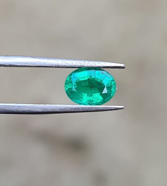9x7mm Oval Brazilian Emerald Facet AA Grade for Custom Jewellery