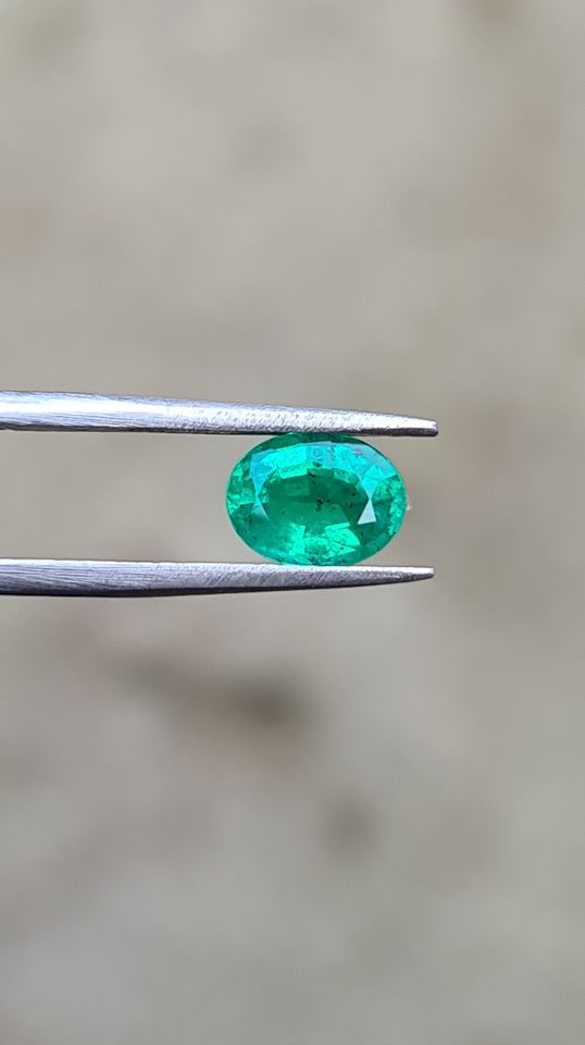 9x7mm Oval Brazilian Emerald Facet AA Grade for Custom Jewellery