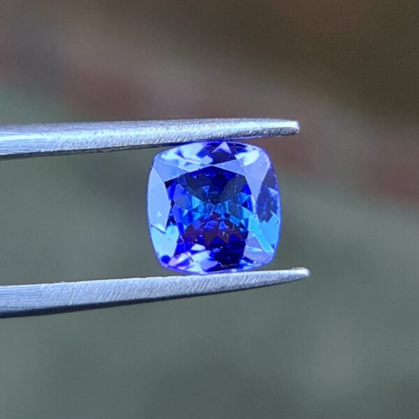 6.92x6.91x4.37mm Cushion Cut Tanzanite Faceted Loose Stone for Custom Rings