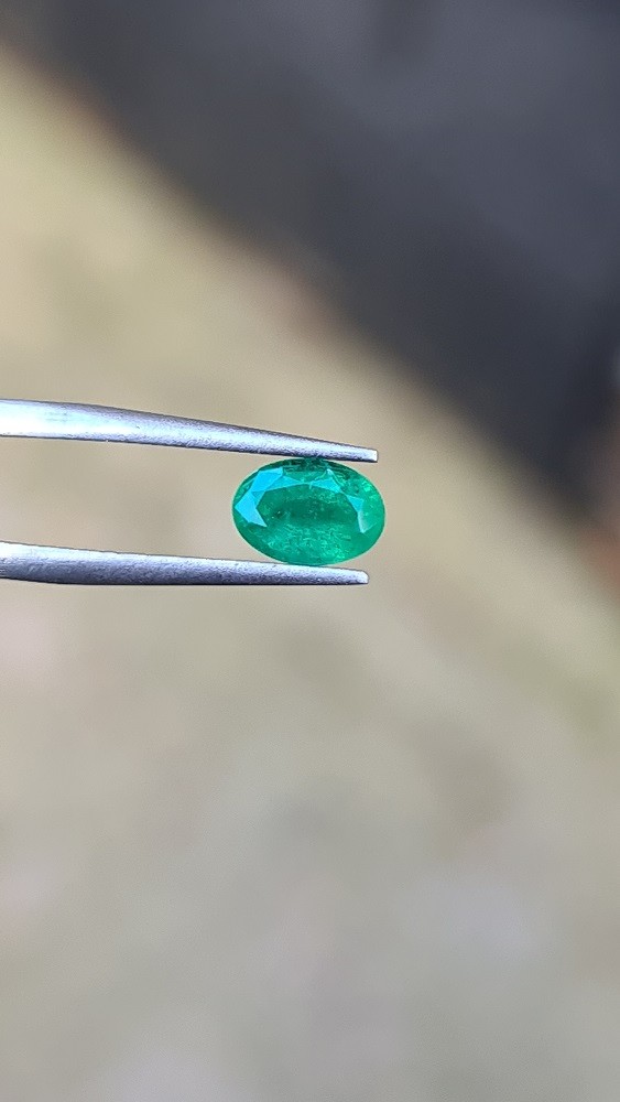 7x4.9mm oval-cut Brazilian emerald facet AA grade