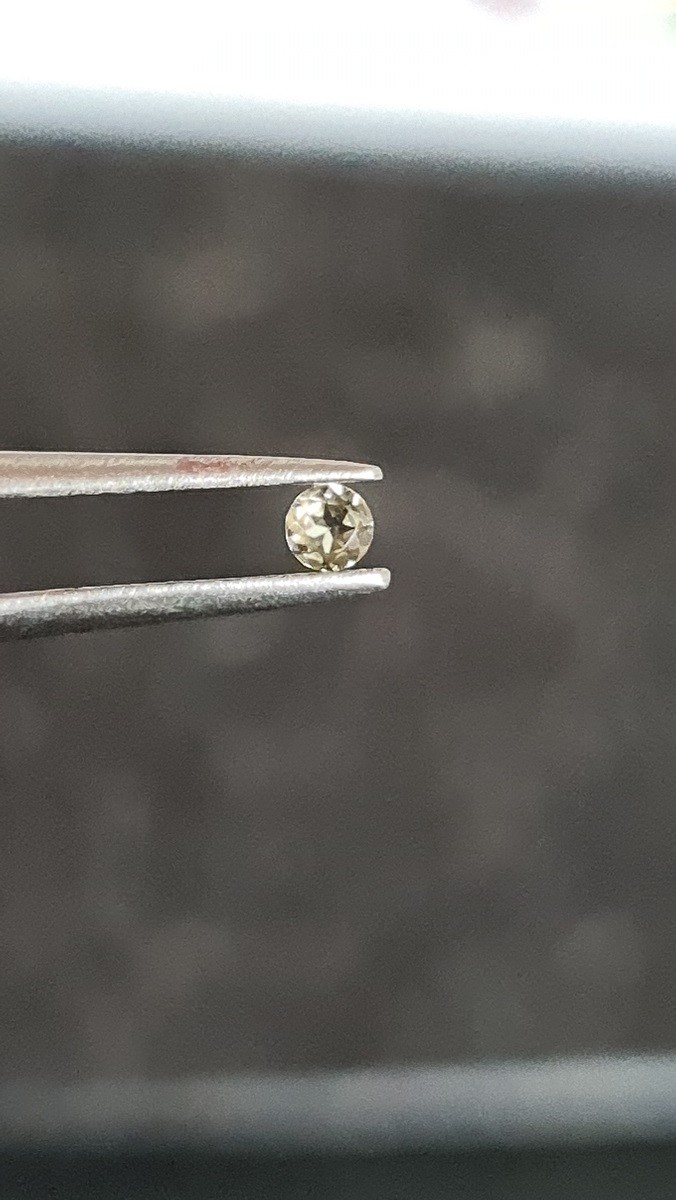 2.96x2.94x1.54mm round/mixed-cut, colour-change garnet facet. Lab certified