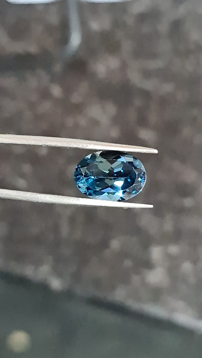 14x10mm oval-cut London-blue topaz facet