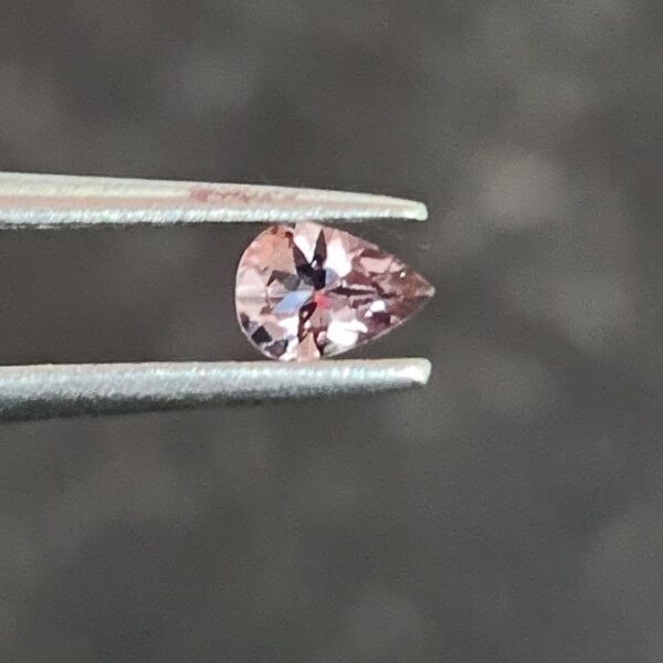 5.75x4.03x2.41mm pear/mixed-cut, colour-change garnet facet. Lab certified