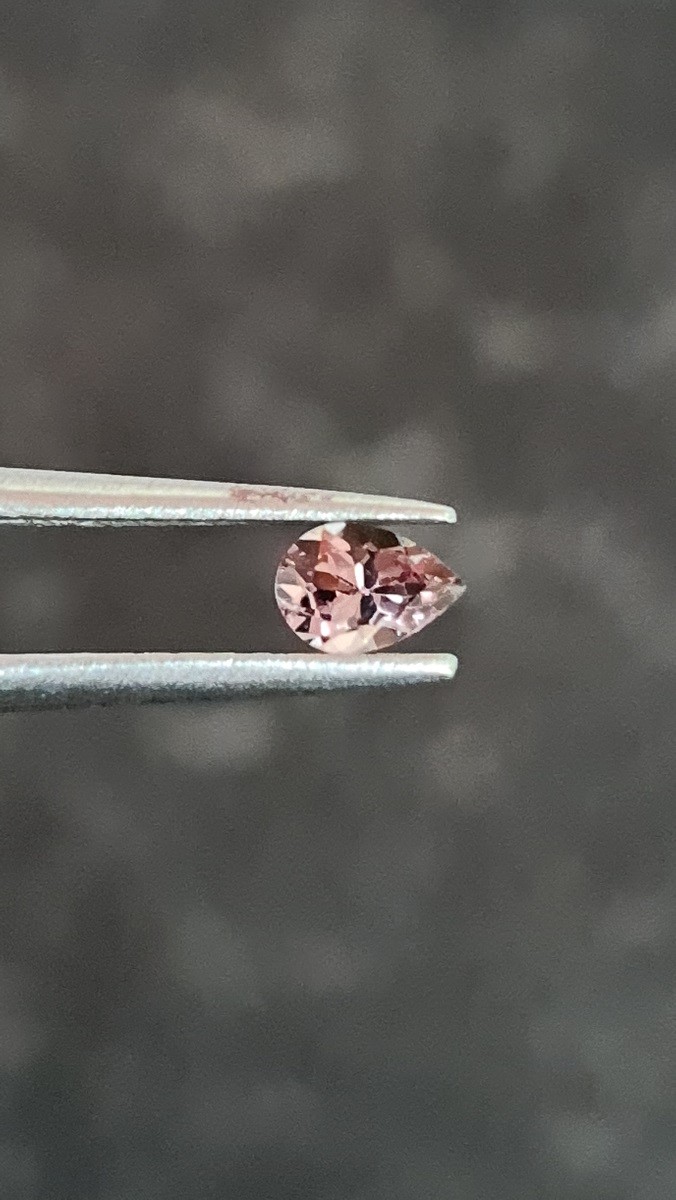 5.74x3.96x2.94mm pear/mixed-cut, colour-change garnet facet. Lab certified