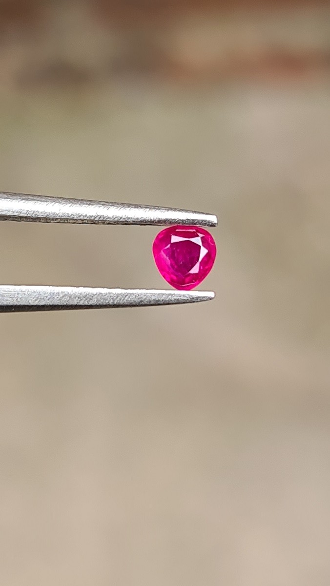 4.13x4.04x2.45mm Pigeon-blood red Burmese ruby facet with short certificate