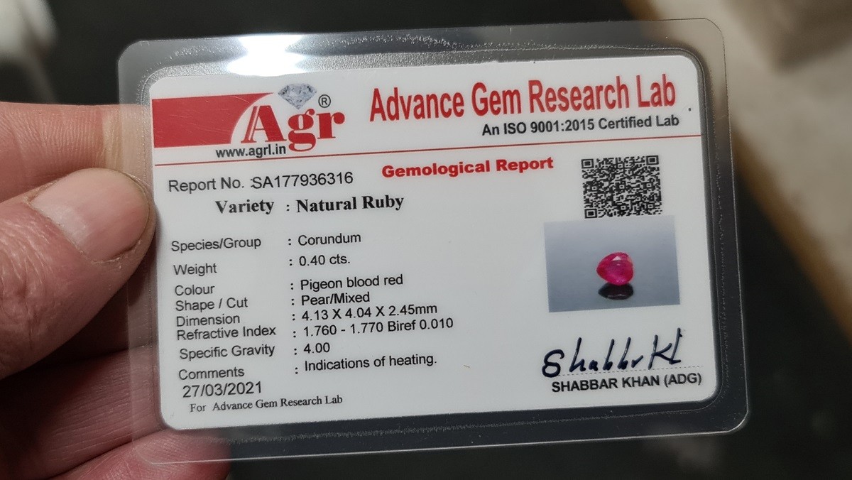4.13x4.04x2.45mm Pigeon-blood red Burmese ruby facet with short certificate - Image 2