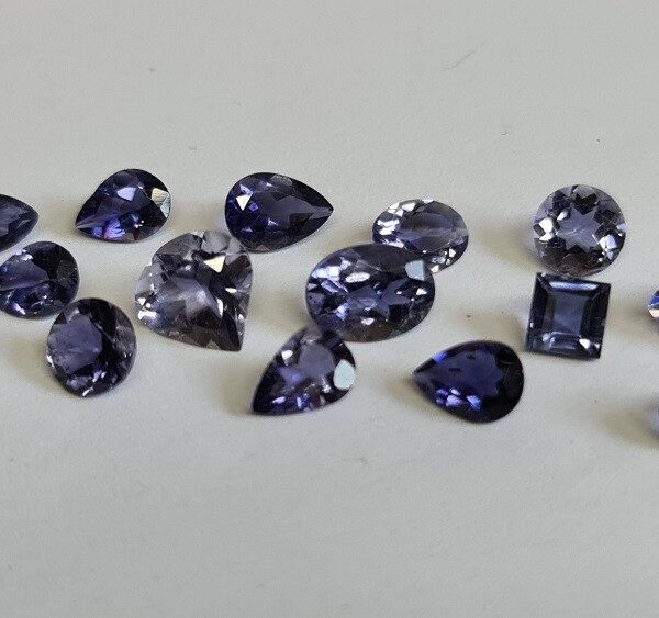 10ct parcel of mixed Iolite facets - 14 pieces