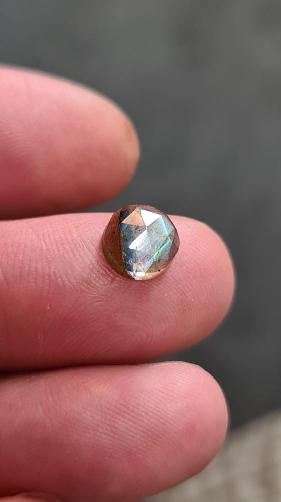 Single 8mm round labradorite rose-cut cabochon