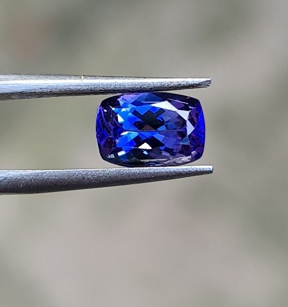 8.17x5.71x4.59mm Cushion Cut Tanzanite Faceted Loose Stone for Custom Rings
