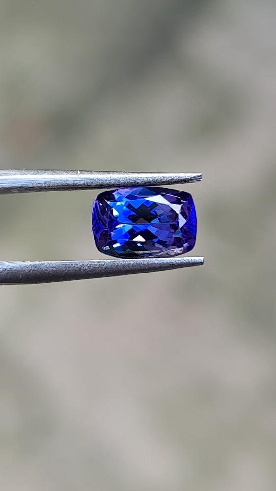 8.17x5.71x4.59mm Cushion Cut Tanzanite Faceted Loose Stone for Custom Rings