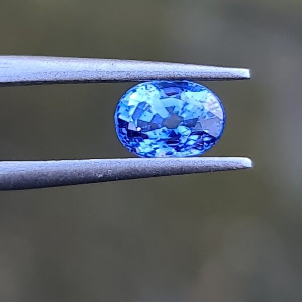 6.64x4.75x4.27mm Sri-Lankan sapphire facet