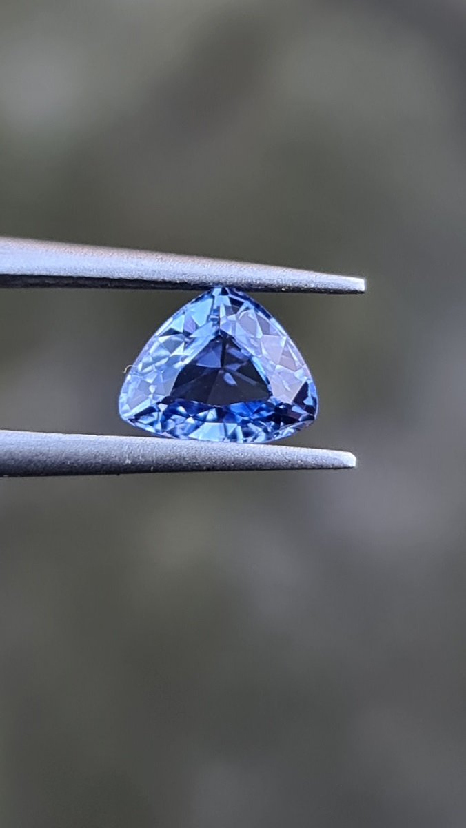 7.07x6.42x3.95mm Sri-Lankan sapphire facet