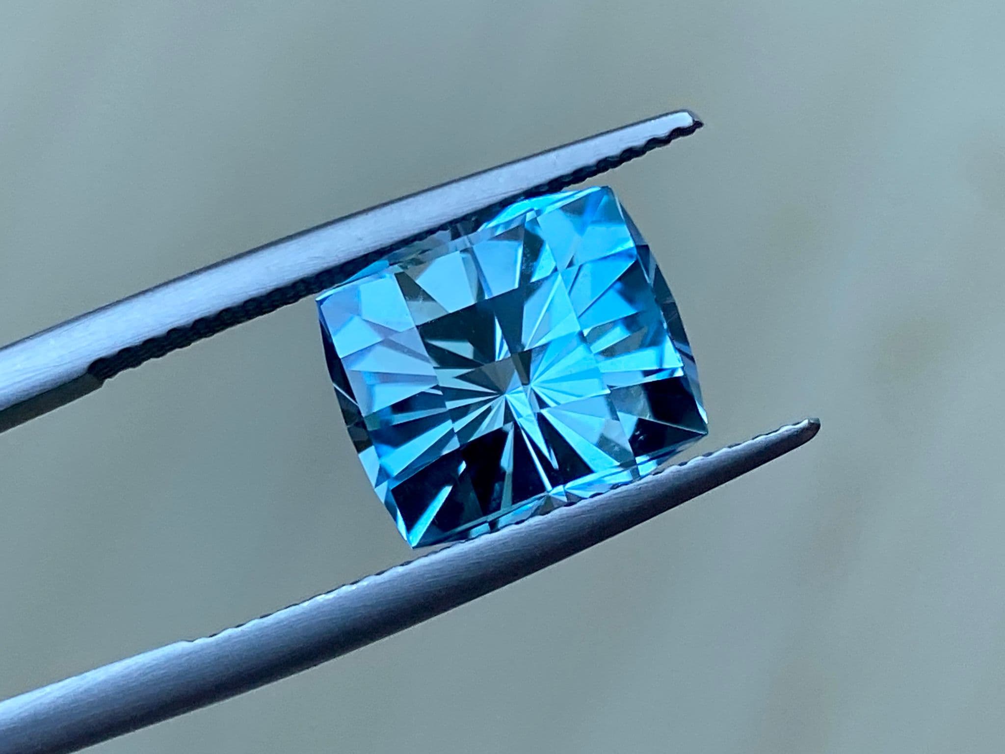 11.02x9.73x8.47mm precision-cut sky blue topaz facet - Image 6