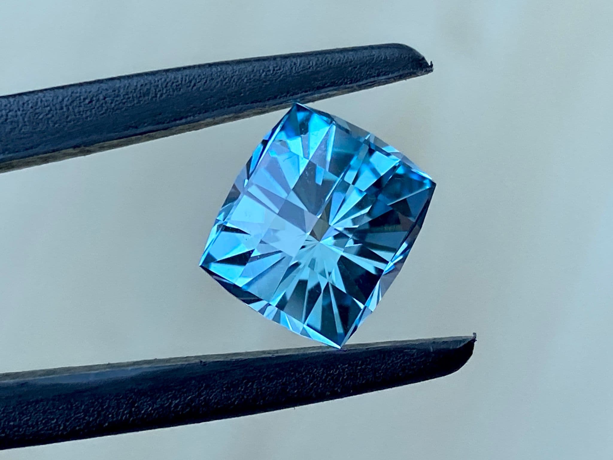 11.02x9.73x8.47mm precision-cut sky blue topaz facet - Image 4