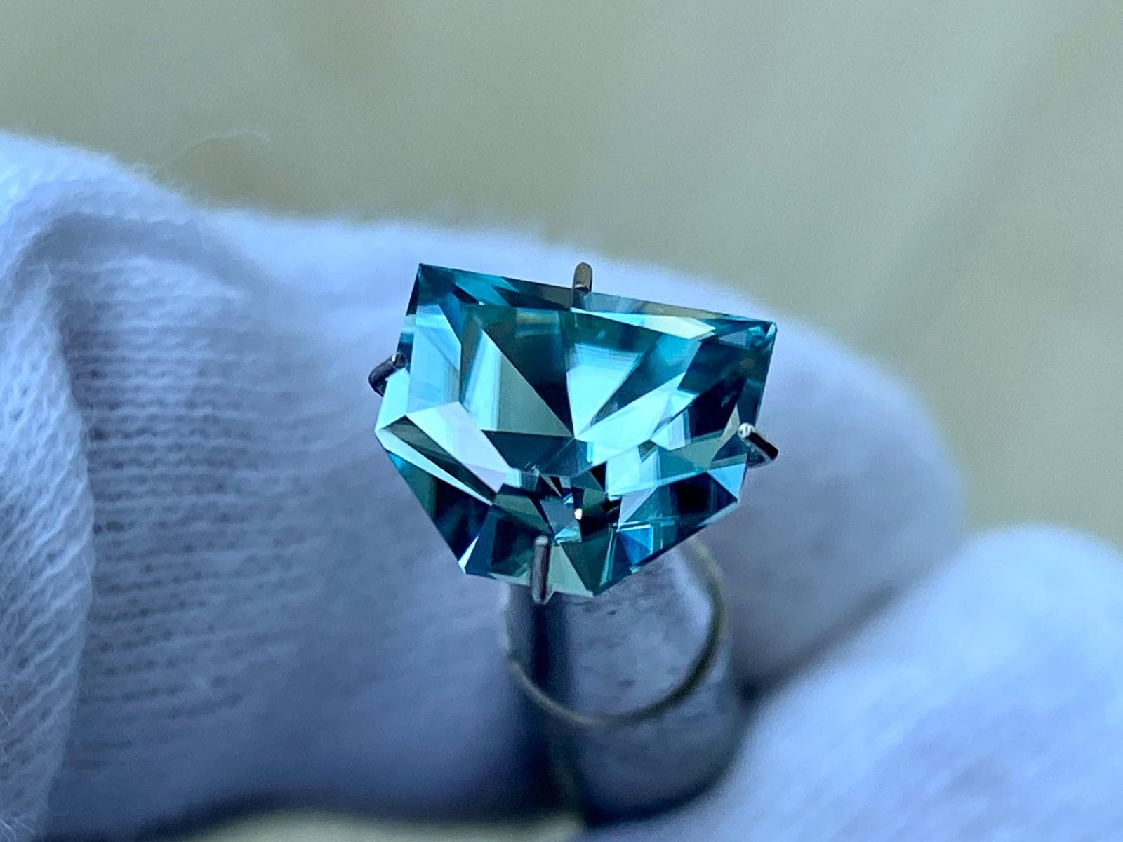 9.55x7.96x5.88mm precision-cut Cambodian zircon facet - Image 2