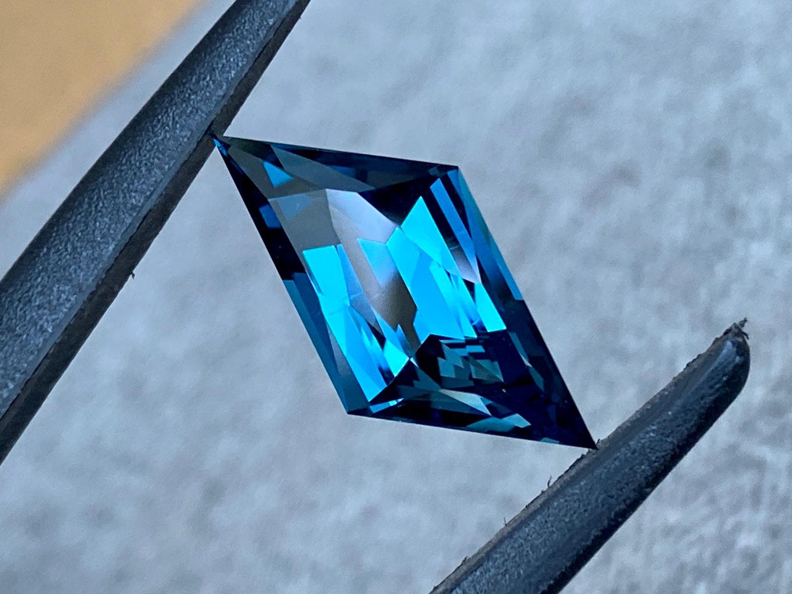 17.29x5.11x3.54mm precision-cut London blue topaz facet - Image 2