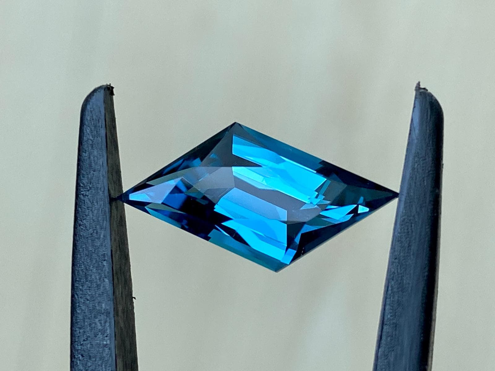 17.29x5.11x3.54mm precision-cut London blue topaz facet - Image 3