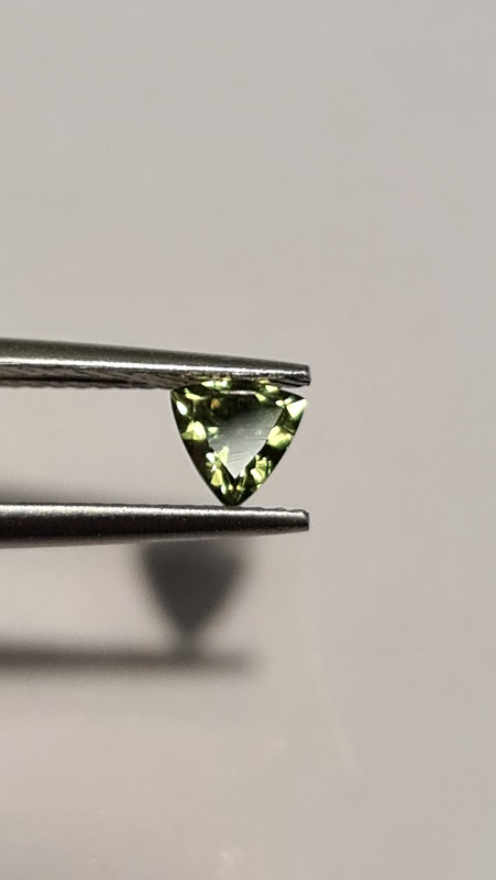 4.8x4.6x2.7mm Australian trillion parti sapphire facet