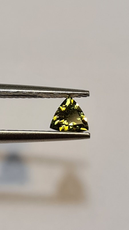 4.6x4.6x2.8mm Australian trillion parti sapphire facet
