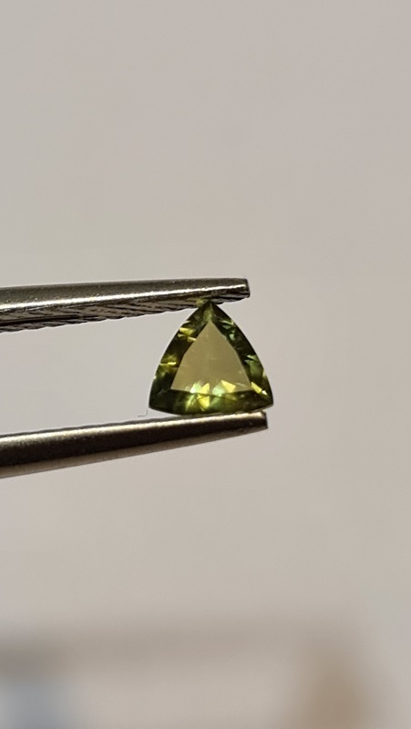4.5x4.4x2.7mm Australian trillion parti sapphire facet